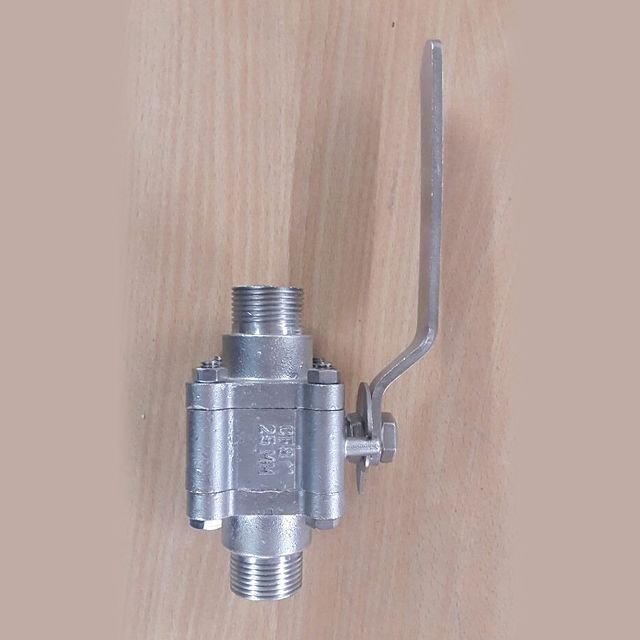 Investment-cast screwed two-piece ball valve