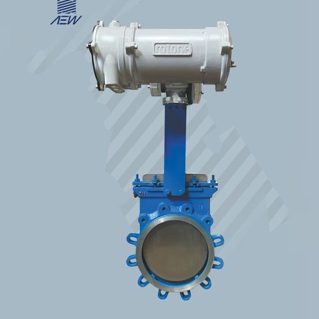 Knife gate valve with pneumatic Rotork actuator